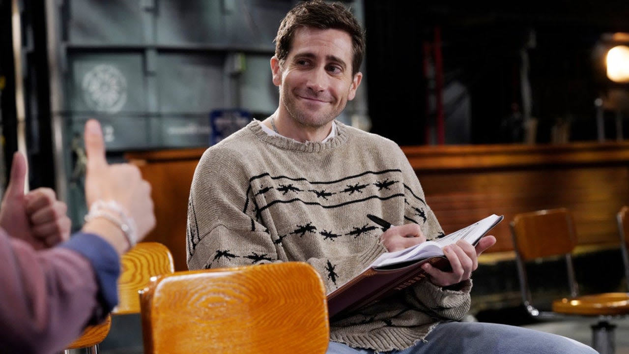 Jake Gyllenhaal Signs Marcello Hernandez's Season Finale Yearbook in 'SNL' Promo: 'Enjoy, Pápi'