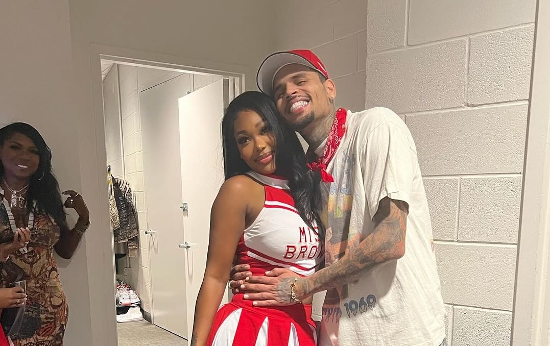 Summer Walker Visits Chris Brown's Tour to Get Her Meet & Greet Pics