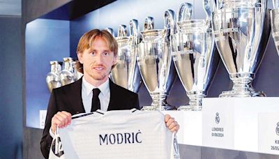 Sigue la leyenda madridista: Modric, renovado