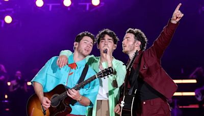 Las claves del show de Jonas Brothers en su regreso a Chile - La Tercera