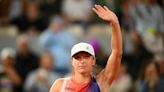 Iga Swiatek makes ominous start to French Open with ruthless first round win