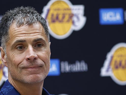 Lakers' Rob Pelinka Ripped for Not Signing Klay Thompson