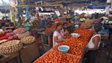 Govt replenishes onion stock, sells tomatoes at subsidised rate amid price rise