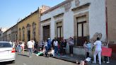 Con bloqueo vial, padres de familia exigen clases presenciales en Primaria Belisario Domínguez - Cambio de Michoacán