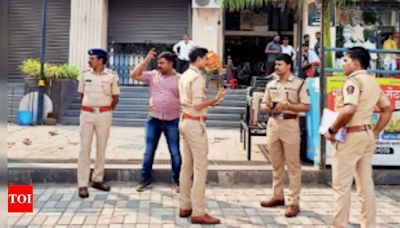 Daring Heist: 6 Loot Gold Ornaments Worth 21 Lakh from Wanowrie Store | Pune News - Times of India