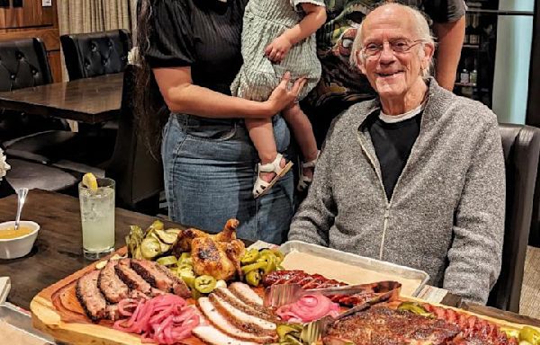 Legendary actor visits popular Texas barbecue spot