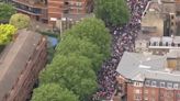 Miles de personas apoyan una marcha de extrema derecha en Londres