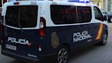 Roba un bolso del interior de un coche que acababa de sufrir un accidente en Gandia