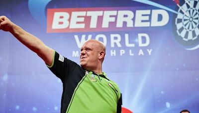 Michael van Gerwen sees off Andrew Gilding to move into World Matchplay semi-finals