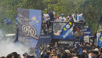 Inter celebrates Serie A title with an open-air bus parade. Abraham secures Roma a draw at Napoli