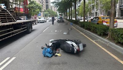 快訊／林口阿北騎車失控自撞分隔島滿地血 送醫搶救不治身亡