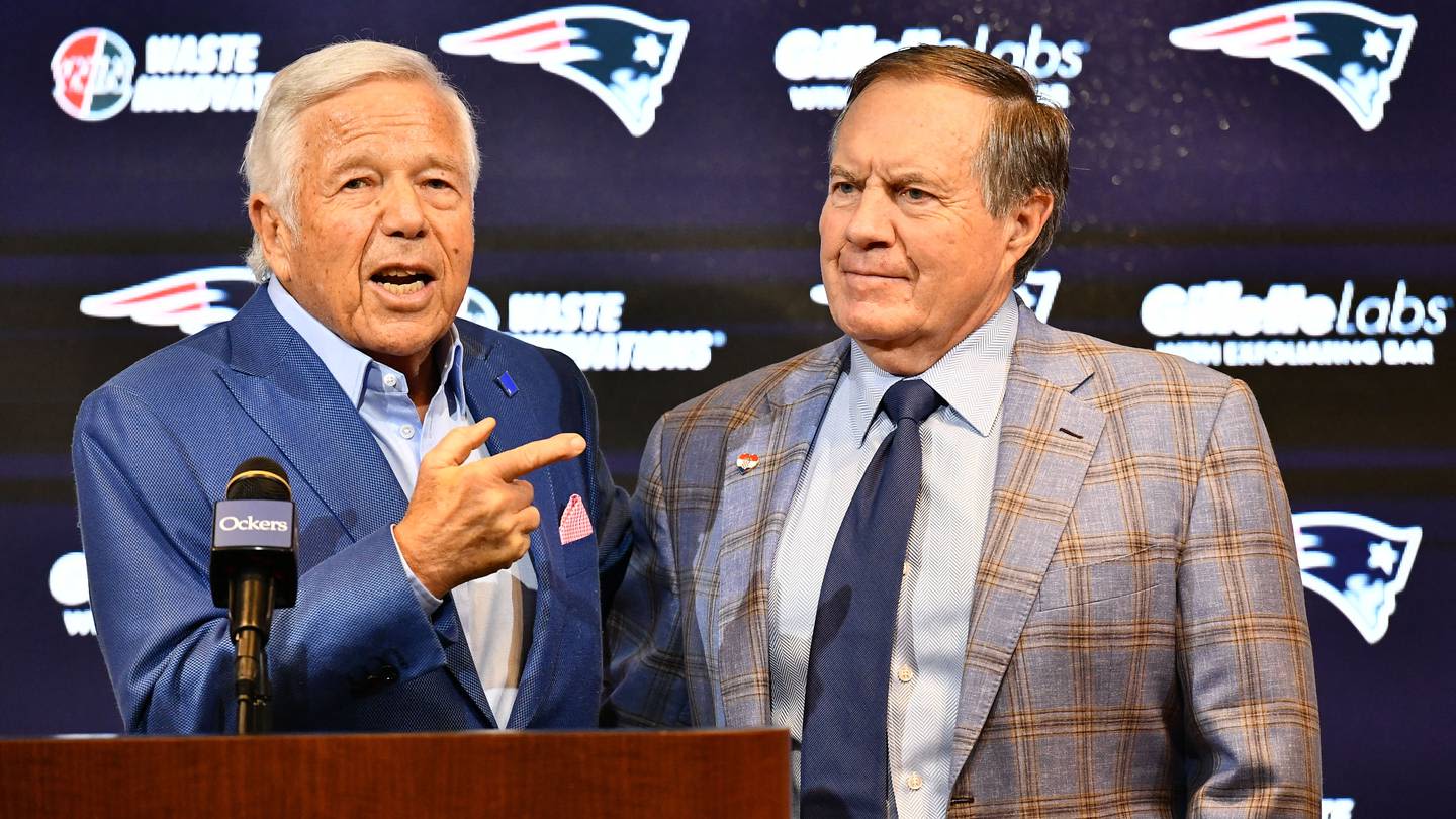 Robert Kraft reportedly warned Falcons owner Arthur Blank not to trust Bill Belichick during head coach interviews