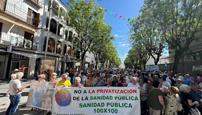 Multitudinaria concentración en Montilla en defensa de la sanidad pública