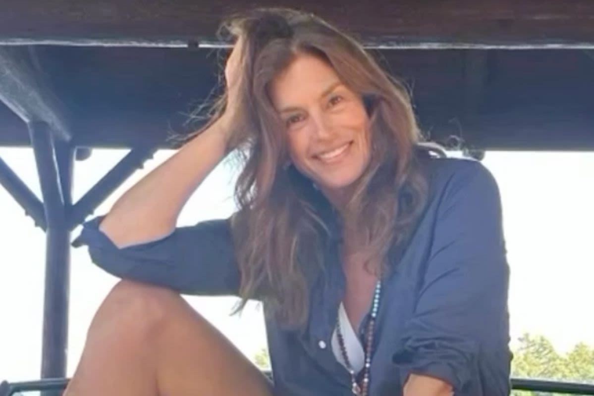 Cindy Crawford Shares Patriotic Throwbacks for Fourth of July — Featuring a Sexy Star-Spangled Bikini!