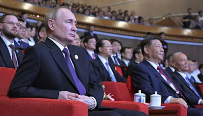 Putin elogia las buenas relaciones con China: "Los rusos y los chinos somos hermanos"