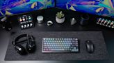 Corsair K65 PLUS WIRELESS鍵盤採75%比例配置，對應鍵軸熱插拔更換、多種連接方式