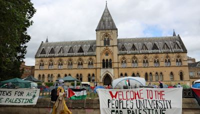 Swastikas found in Oxford University lavatories