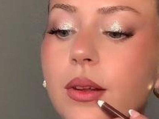 La doble viral de Ester Expósito que da trucos de maquillaje en 'Tik Tok': "Se parece más que la propia Ester"