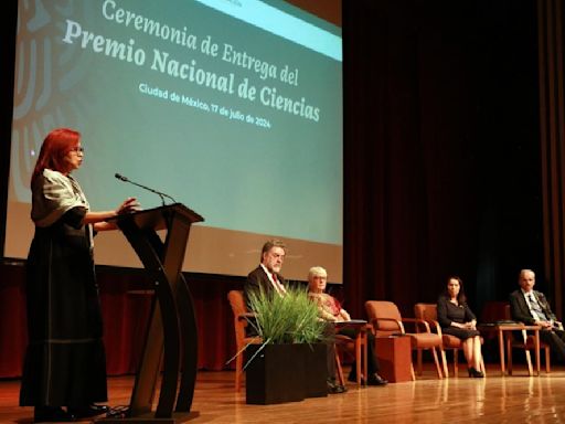 Entregan premios nacionales de ciencias y José Mario Molina