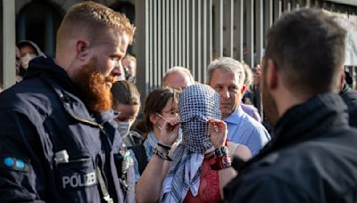 Protest an Humboldt-Uni - Polizei beginnt mit Räumung