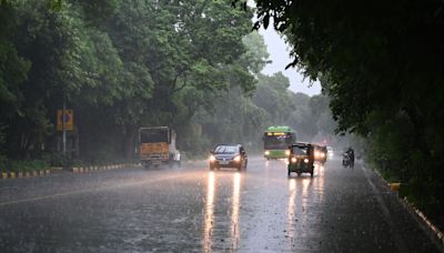 Delhi drenched by heavy rainfall; IMD warns of more showers in next two hours in THESE places | Today News