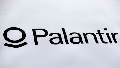 Palantir stock tumbles as lifted annual forecast comes short after Q1 beat By Investing.com