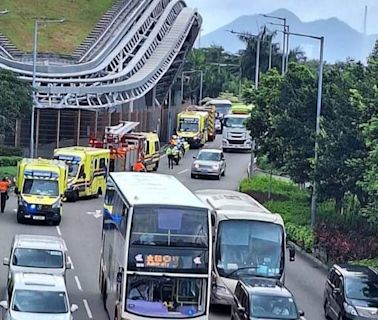 中環碼頭對開五車相撞 四人輕傷