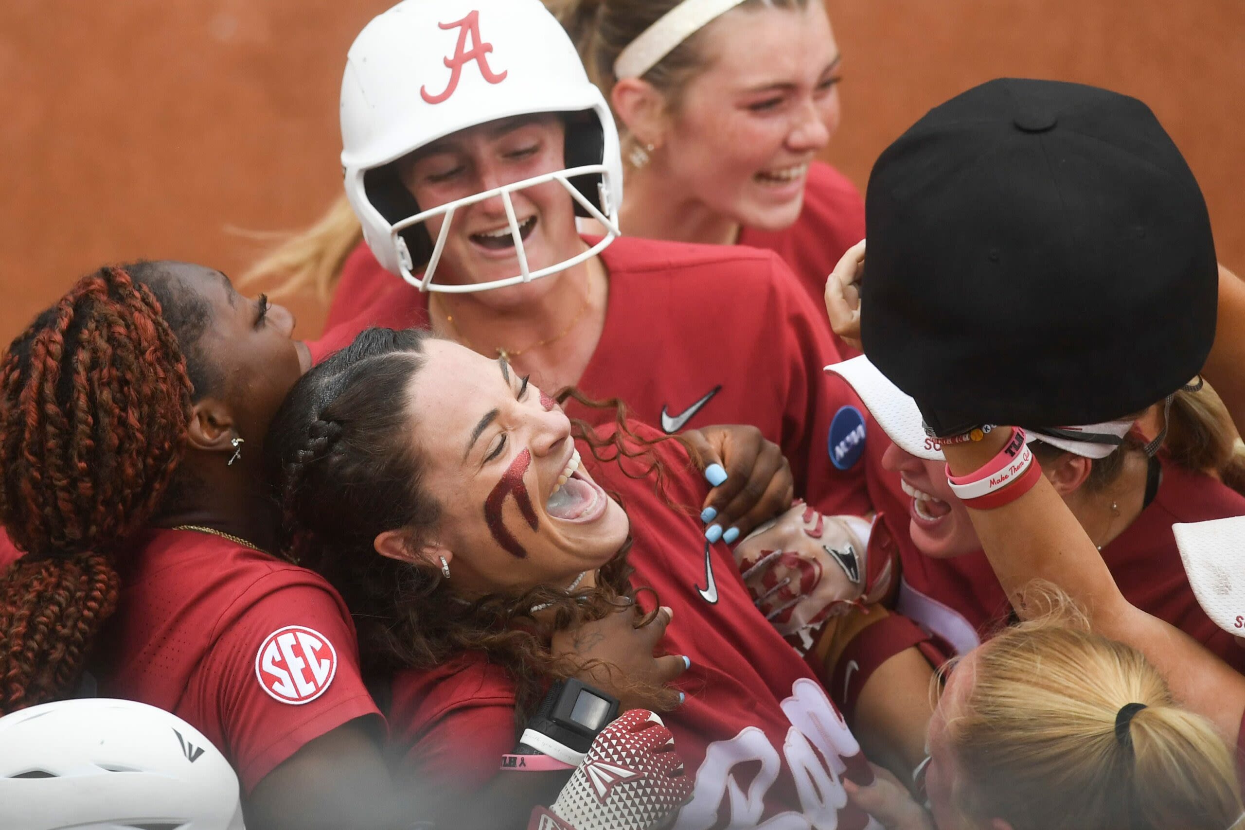 Alabama softball punches ticket to Women’s College World Series with 4-1 win over Lady Vols