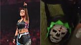 Bayley homenajea a "La Parka"