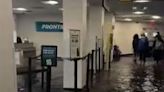 Inundaciones en Nueva York: vuelos demorados, cancelaciones y una terminal cerrada en los aeropuertos LaGuardia y JFK