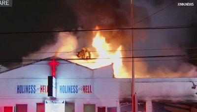 Incendio daña iglesia ubicada en edificio comercial en el sur de Los Ángeles