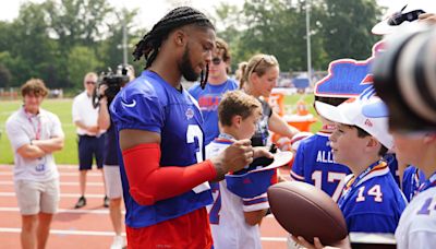Fan-favorite safety starts Bills' training camp with first-team defense