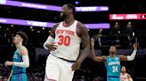 Brunson anota 32 puntos; Knicks vencen a Hornets e hilan 3er triunfo