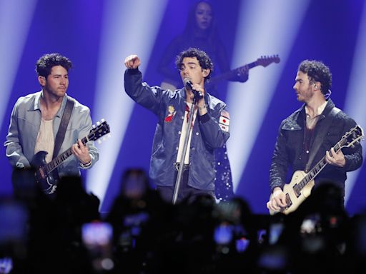 Jonas Brothers, la banda que marcó a toda una generación, arrasa en Bogotá