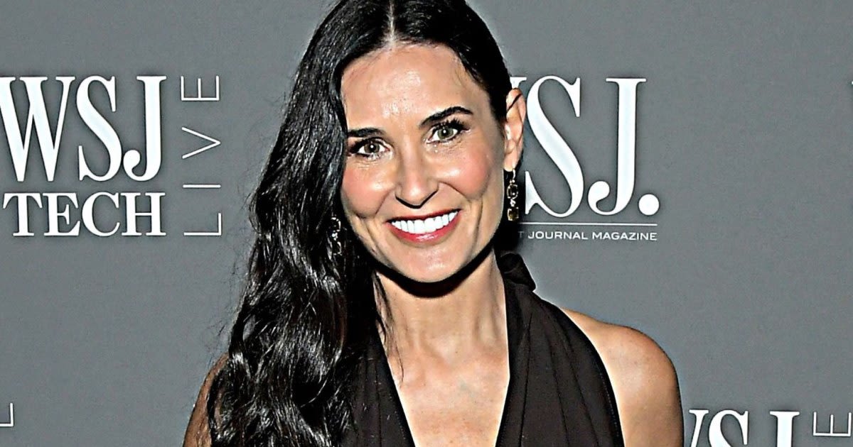 Demi Moore, 61, Shows off Her Amazing Bikini-Body Alongside Daughters