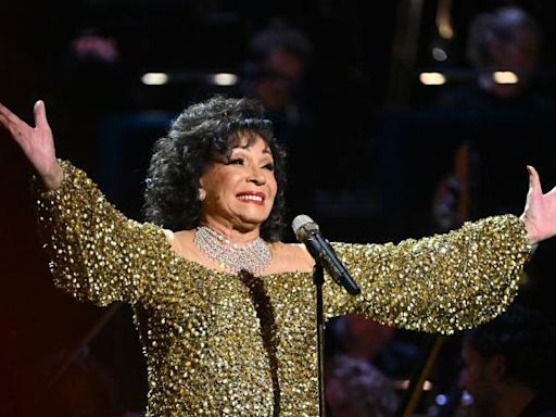 Dame Shirley Bassey to auction £600k of jewellery