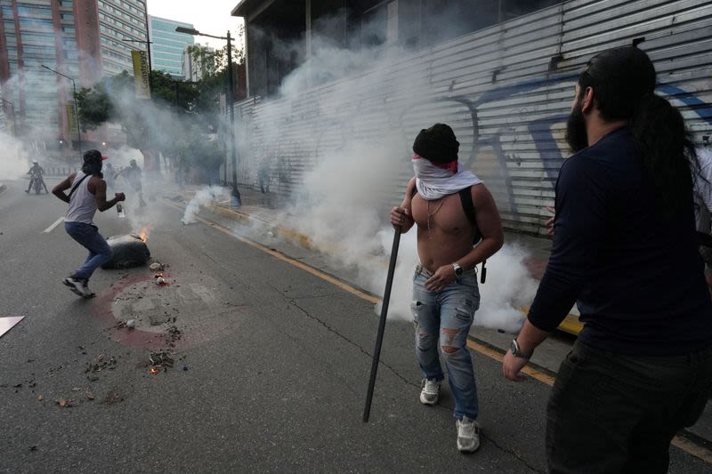 Venezuela ruling party, opposition rally supporters in election dispute