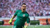 Rodolfo Cota sería el tercer jugador con pasado en Chivas que llega al América en los últimos dos años