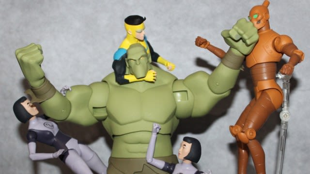Invincible Figures by Diamond Select: Toy Review