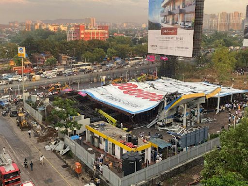 有片／還有數十人受困 孟買巨大廣告看板倒塌已釀14死74傷