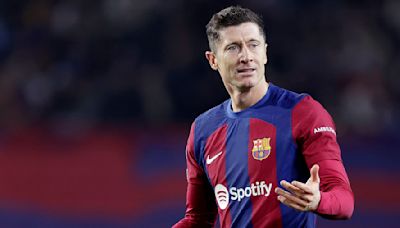 Robert Lewandowski doubles down on Barcelona transfer stance