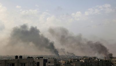 Defensa Civil de Gaza anuncia un nuevo bombardeo israelí contra desplazados, Israel lo niega