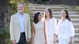 Letizia, Felipe, Leonor et Sofia de sortie, looks immaculés sous le soleil espagnol