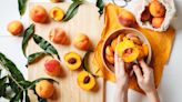 These Are Three Ways to Peel a Peach and Remove the Stone Without a Knife