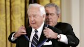 Muere historiador David McCullough, conocido por biografías de Truman y Adams