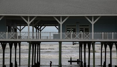 Texas beaches flood as Tropical Storm Alberto forms in Gulf
