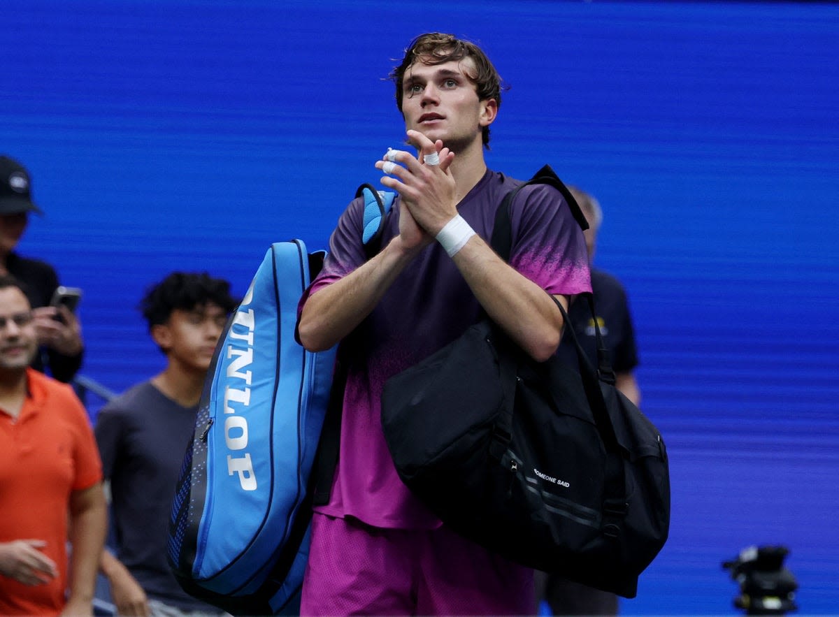 Jack Draper vs Jannik Sinner LIVE: US Open tennis result as Draper vomits during wild semi-final