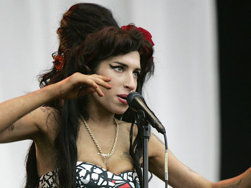 Fact Check: Video Allegedly Shows Amy Winehouse's Last Performance Before Her Death. Here Are the Facts