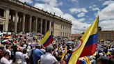 Miles de personas protestan en Colombia contra Gobierno de Petro