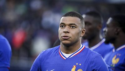 "Pas envie de représenter…" : Kylian Mbappé partage un message politique fort, Booba lui tombe méchamment dessus